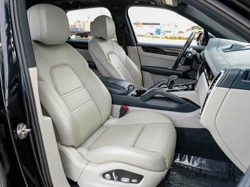 Used 2019 Porsche Cayenne S image 29