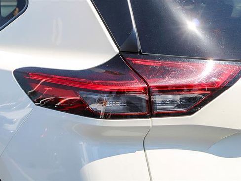 Used 2023 Nissan Rogue SV image 11