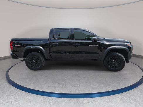 Used 2025 Chevrolet Colorado Trail Boss AWD/4WD image 4