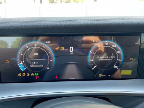 New 2025 Volkswagen Tiguan SE image 40