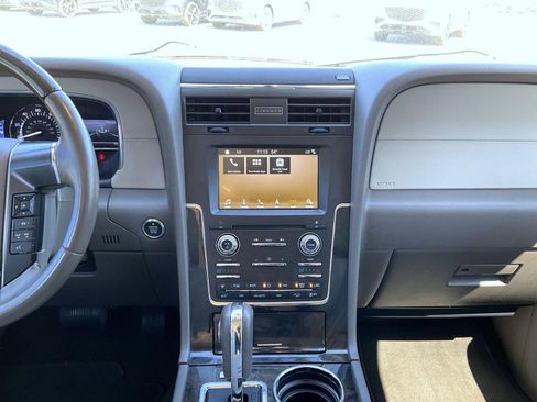 Used 2016 Lincoln Navigator Select AWD/4WD image 13