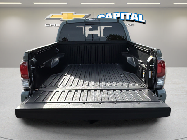 Used 2022 Toyota Tacoma TRD Off-Road w/ Technology Package AWD/4WD image 31