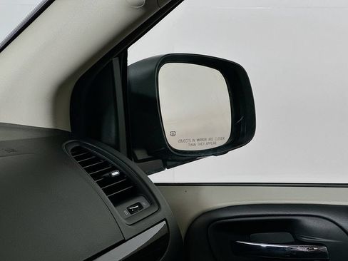 Used 2019 Dodge Grand Caravan SE w/ UConnect Hands-Free Group FWD image 24