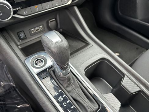 Used 2025 Nissan Sentra SV image 36