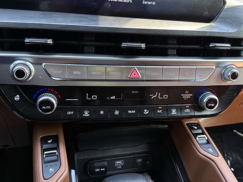 Used 2024 Kia Telluride EX X-Line AWD/4WD image 38