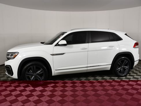 Used 2021 Volkswagen Atlas Cross Sport SE w/ Panoramic Sunroof Package FWD image 9