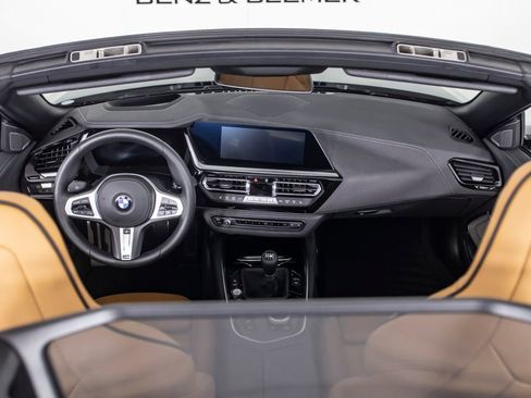 Used 2025 BMW Z4 M40i w/ Edition image 9
