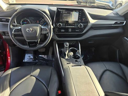 Used 2020 Toyota Highlander XLE image 22
