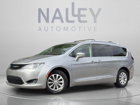Used 2018 Chrysler Pacifica Touring-L Plus FWD image 1