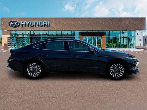 New 2025 Hyundai Sonata Limited image 9