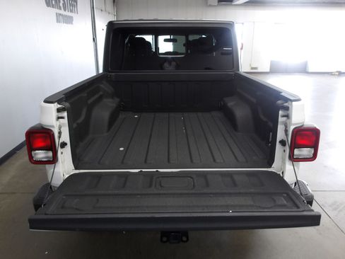 Used 2023 Jeep Gladiator Sport AWD/4WD image 18