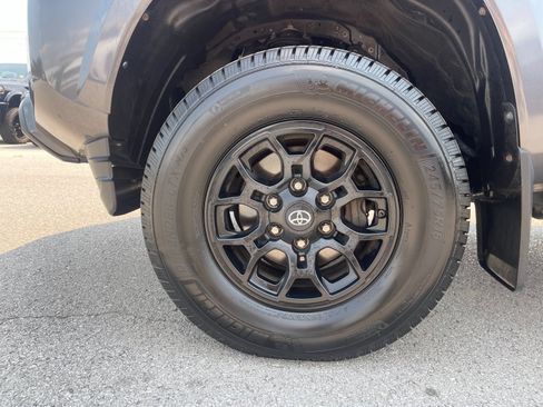 Used 2019 Toyota Tacoma SR5 AWD/4WD image 29