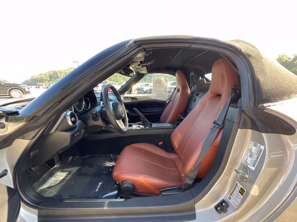 Used 2023 MAZDA MX-5 Miata Grand Touring RWD image 9