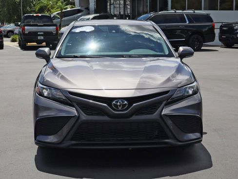 Used 2023 Toyota Camry SE FWD image 4