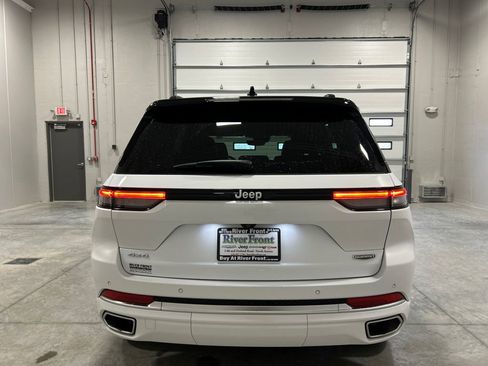 Used 2024 Jeep Grand Cherokee Summit image 7