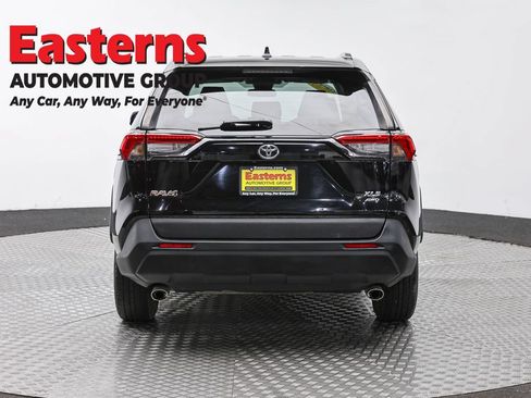 Used 2021 Toyota RAV4 XLE AWD/4WD image 6