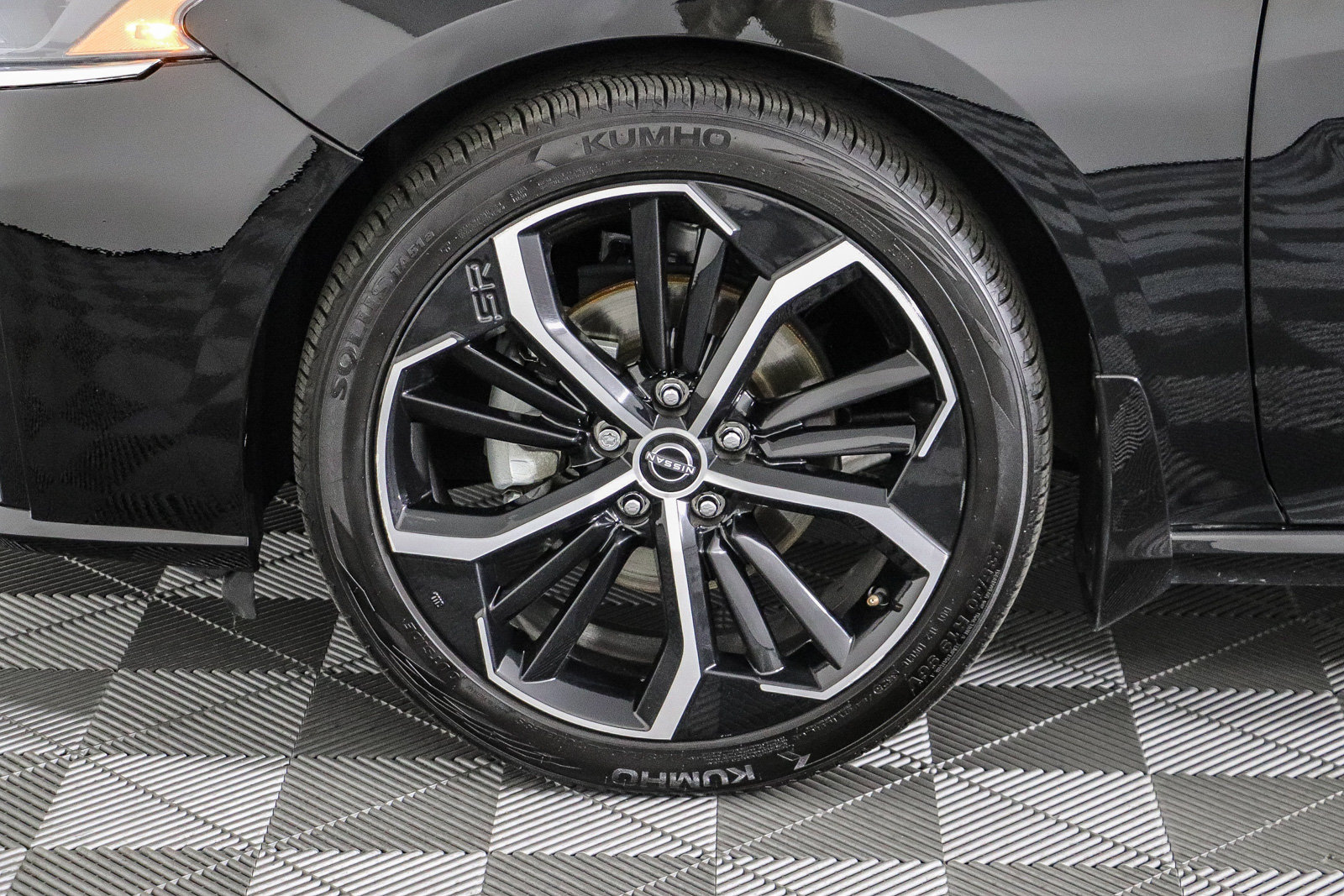 Used 2023 Nissan Altima 2.5 SR FWD image 11