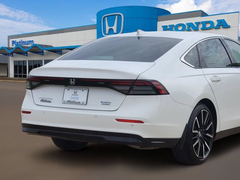 Used 2025 Honda Accord Touring image 4