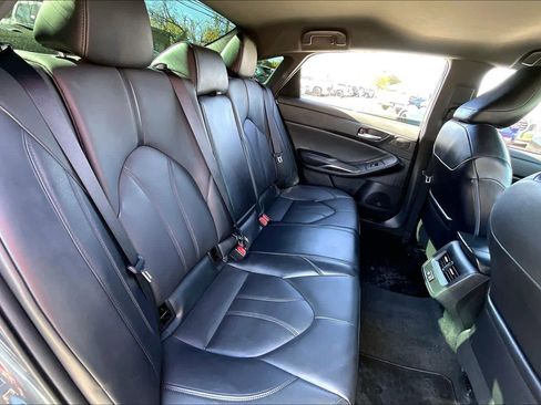 Used 2022 Toyota Avalon XLE image 19