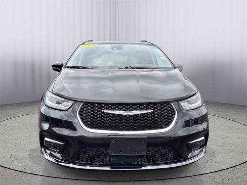 Used 2021 Chrysler Pacifica Touring-L image 2