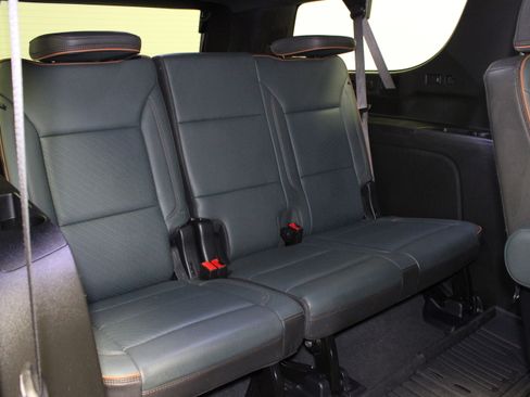 Used 2025 GMC Yukon XL AT4 w/ AT4 Premium Package AWD/4WD image 18