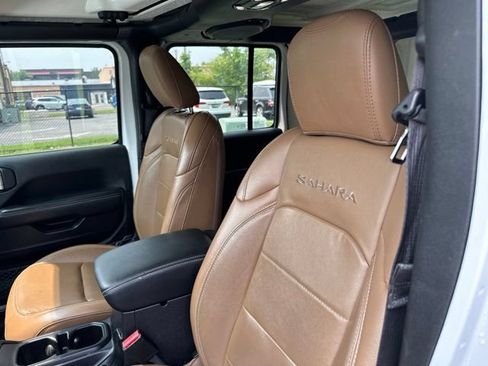Used 2023 Jeep Wrangler Unlimited Sahara w/ Cold Weather Group AWD/4WD image 8