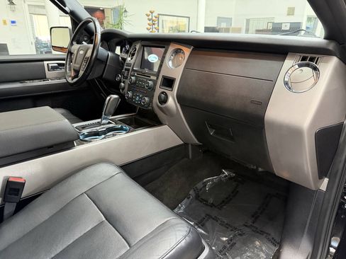 Used 2017 Ford Expedition Limited w/ Equipment Group 301A AWD/4WD image 19