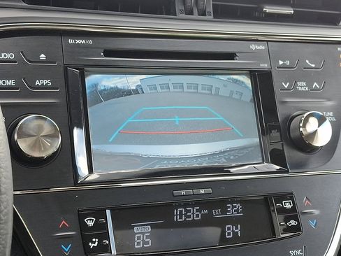 Used 2018 Toyota Avalon XLE Premium image 18