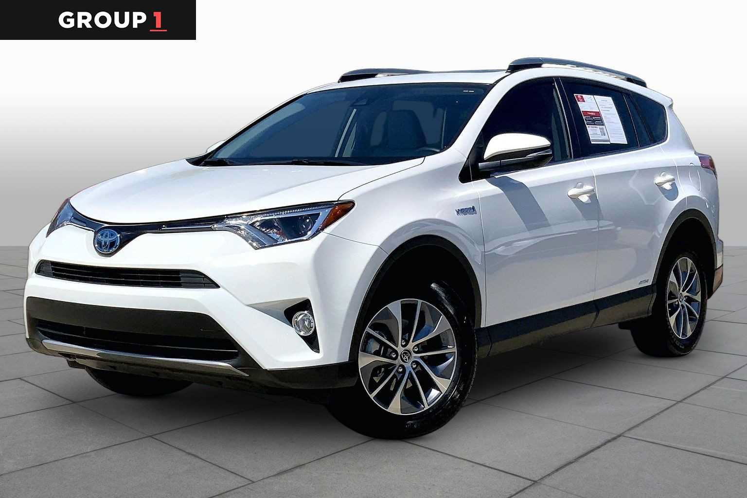 Used 2017 Toyota RAV4 XLE AWD/4WD image 1