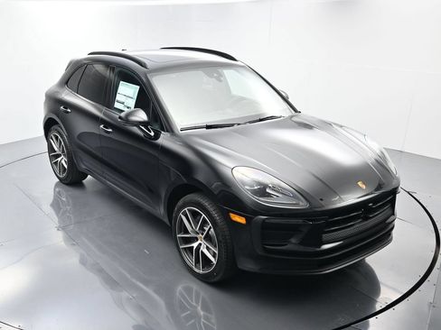 Certified 2026 Porsche Macan AWD/4WD image 42