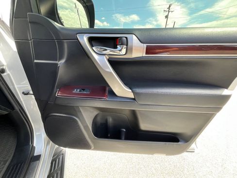 Used 2015 Lexus GX 460 image 34