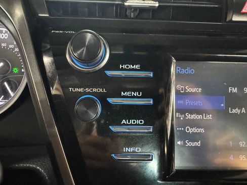 Used 2018 Toyota Camry LE FWD image 24