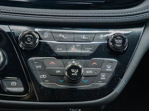 New 2026 Chrysler Pacifica Select FWD image 38