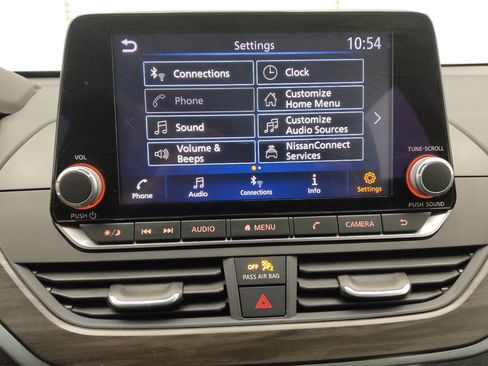 Used 2025 Nissan Altima 2.5 SV FWD image 25