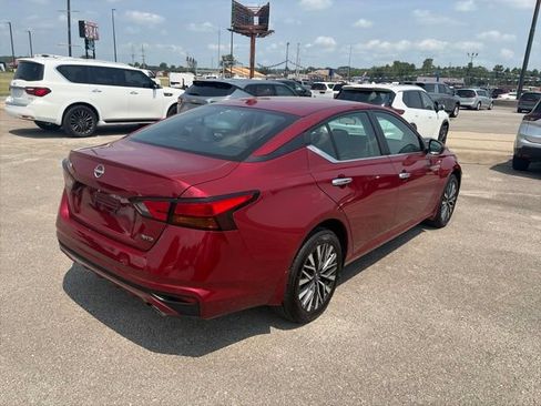 Used 2025 Nissan Altima 2.5 SV w/ SV Premium Package AWD/4WD image 6