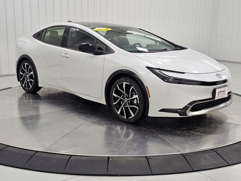 Used 2026 Toyota Prius Plug-In Hybrid w/ Limited Premium Package FWD image 7