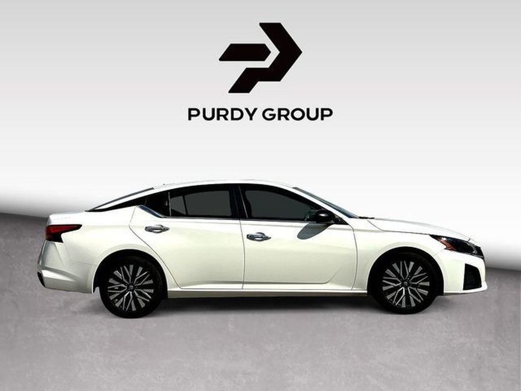 Used 2025 Nissan Altima 2.5 SV FWD image 9