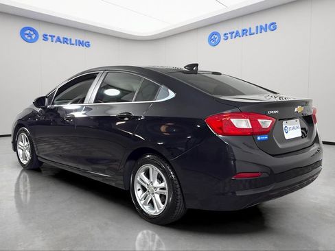 Used 2017 Chevrolet Cruze LT w/ Convenience Package FWD image 5