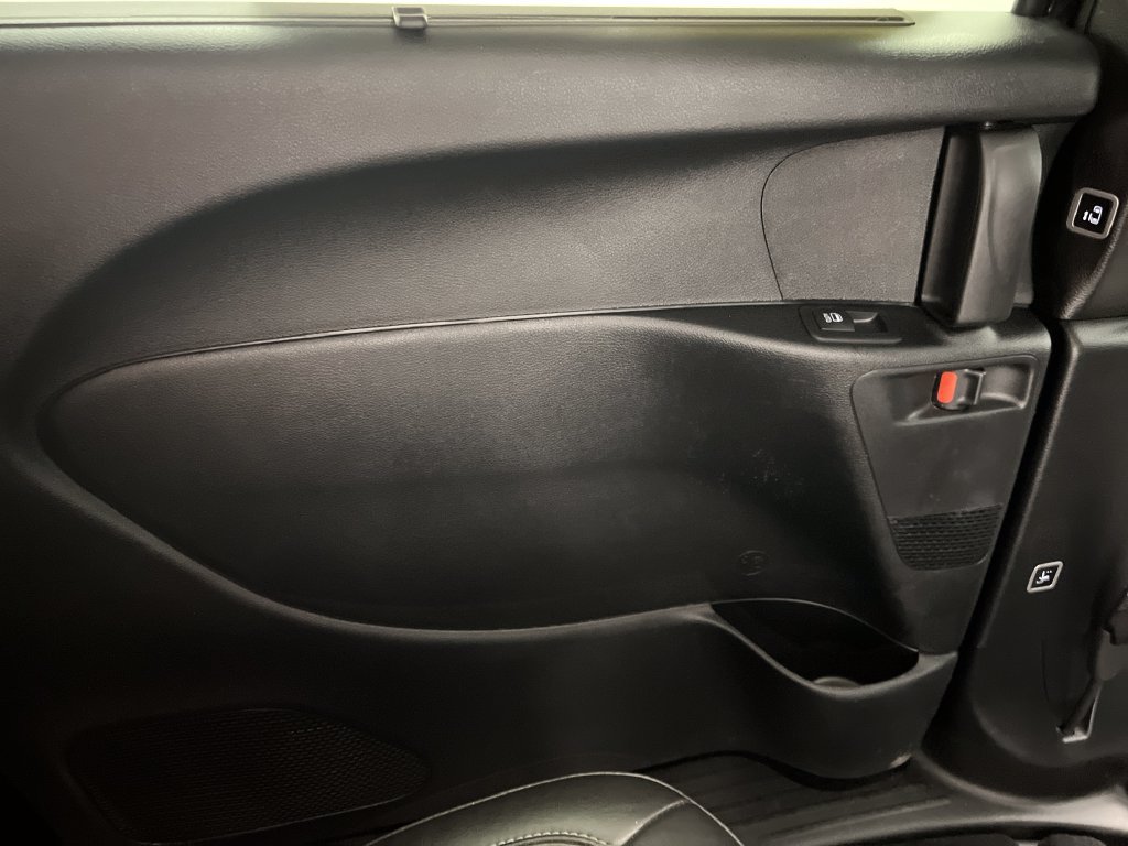 Used 2025 Chrysler Pacifica Select FWD image 24