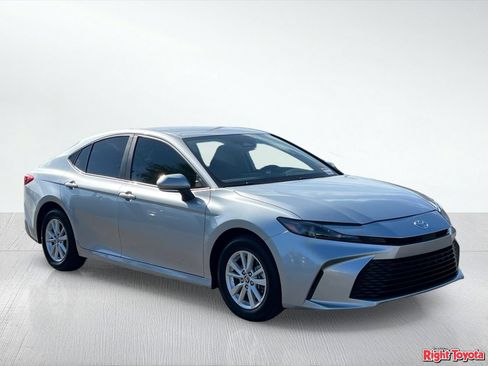 Used 2025 Toyota Camry LE AWD/4WD image 8