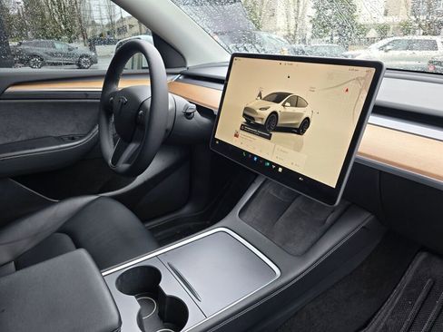 Used 2022 Tesla Model Y Performance image 11
