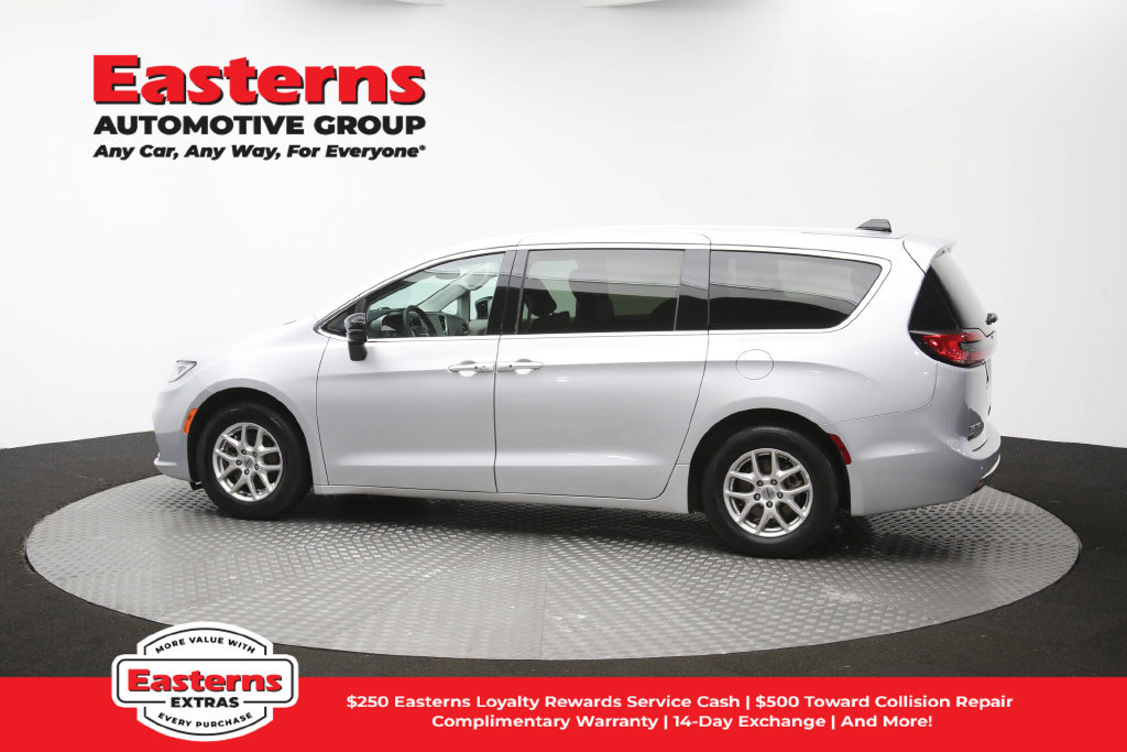 Used 2024 Chrysler Pacifica Touring-L FWD image 61