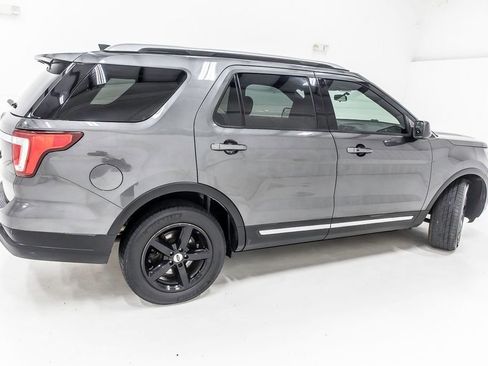 Used 2018 Ford Explorer XLT FWD image 7