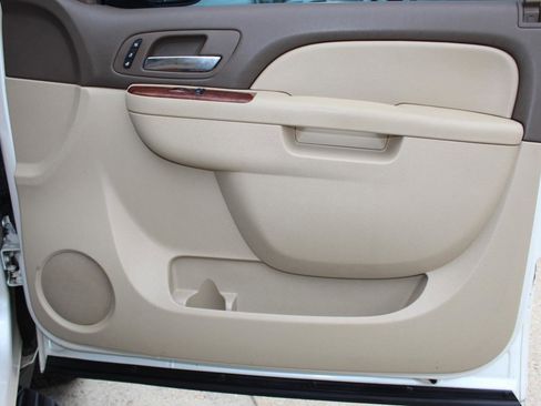 Used 2012 Chevrolet Suburban LTZ image 24