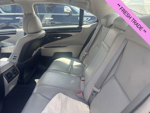 Used 2015 Lexus LS 460 w/ Comfort Package RWD image 18