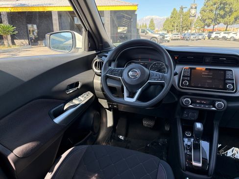 Used 2018 Nissan Kicks SV image 22