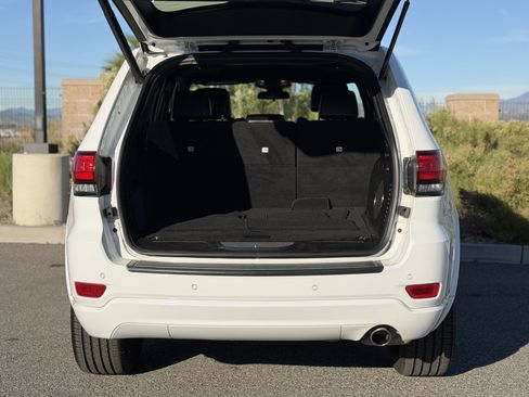 Used 2021 Jeep Grand Cherokee Laredo X image 13