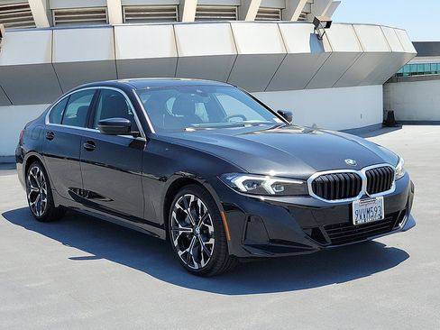 Used 2025 BMW 330i Sedan w/ Premium Package RWD image 4