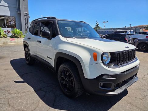 Used 2017 Jeep Renegade Latitude w/ Popular Equipment Group AWD/4WD image 20