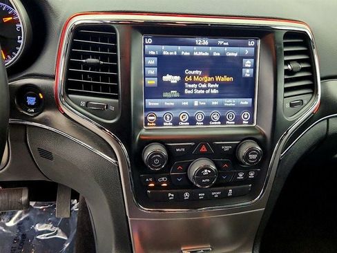 Used 2018 Jeep Grand Cherokee Limited AWD/4WD image 18